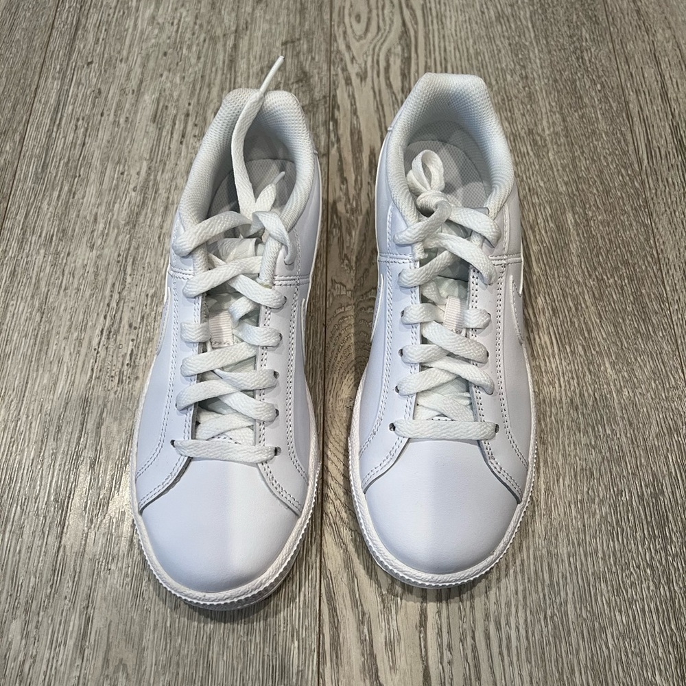 new nike trainers white